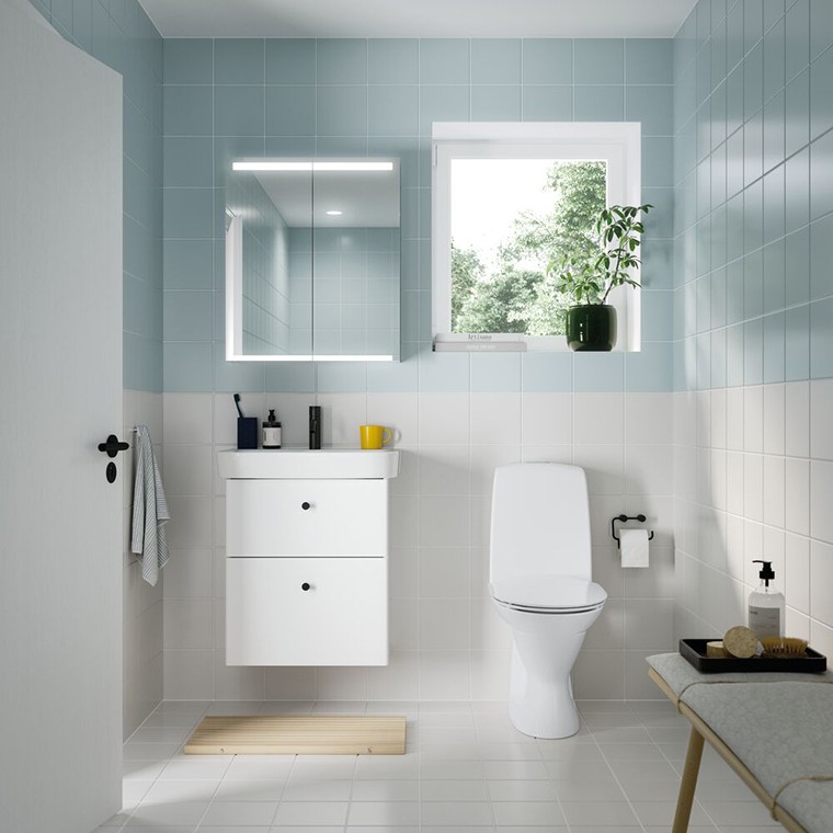 Ifö badrum i ljusblå pastell Ifö badrum i ljusblå pastell