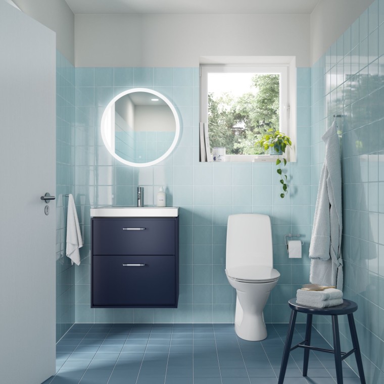 Ett litet badrum i blått från Ifö Ett litet badrum i blått från Ifö