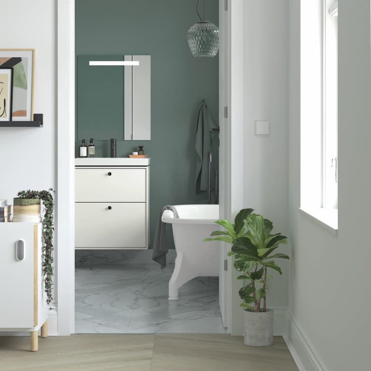 Ifö Sense Art badrumsmöbler och Ifö Caribia fristående badkar Ifö Sense Art badrumsmöbler och Ifö Caribia fristående badkar